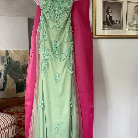 Faviana | Dresses | Faviana Green Embellished Sleeveless Sweetheart Gown |  Poshmark